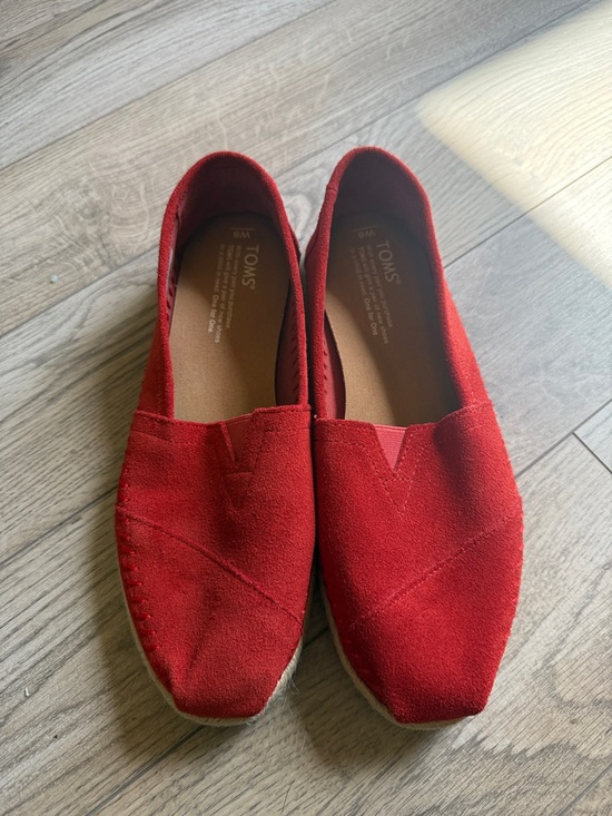 Toms Shoes - New nwot Toms bright true red suede shoes